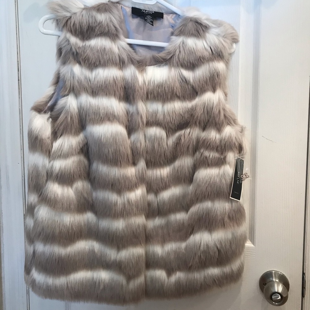 Alfani Women’s Faux Fur Vest